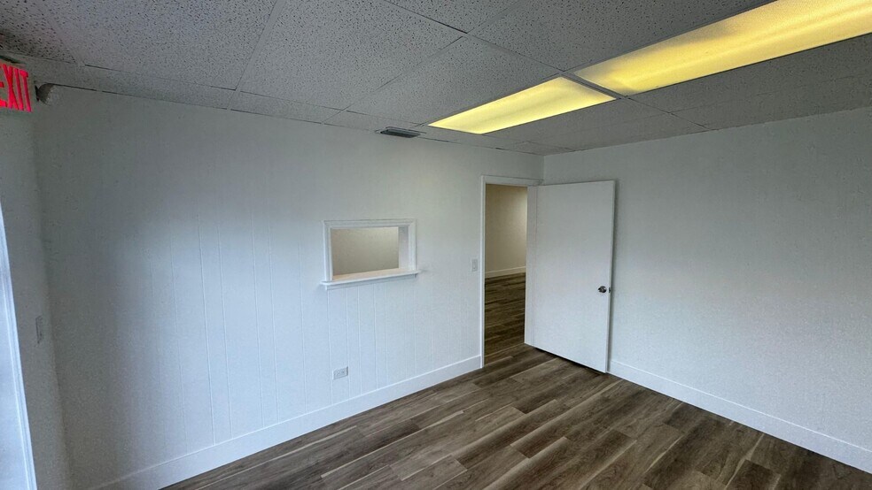 More Photos Of 166 Hialeah Dr, Hialeah Office For Lease
