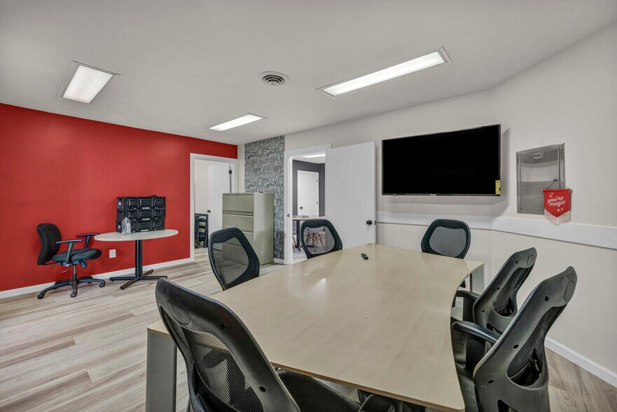 More Photos Of 1824 E Broad St, Columbus Office Residential For Lease