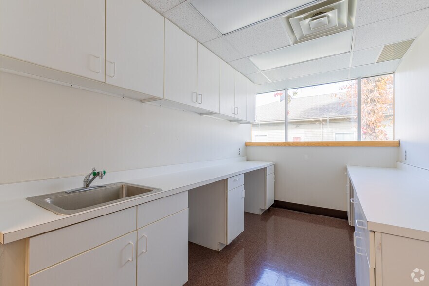 More Photos Of 37300 Dequindre Rd, Sterling Heights Medical For Lease