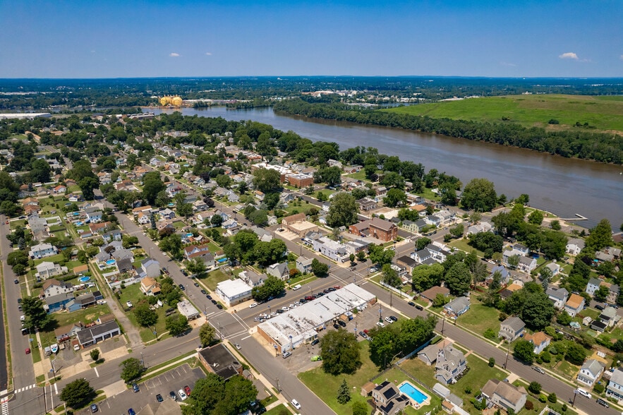 More Photos Of 316 Broad St, Florence Flex For Sale