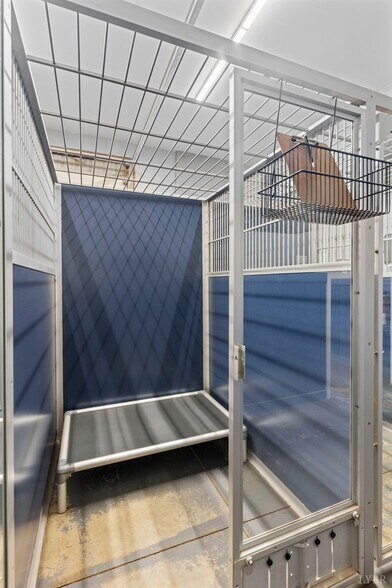 More Photos Of 273 Riverbend Rd, Altavista Showroom For Sale