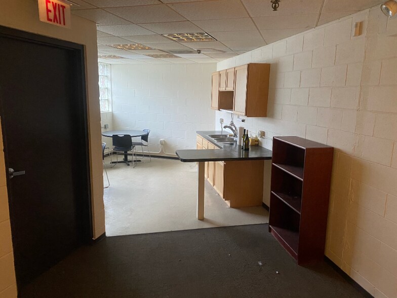 More Photos Of 2455 W Grand Ave, Chicago Warehouse For Lease