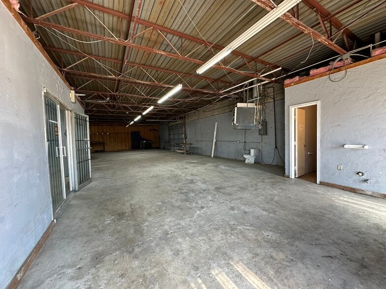 More Photos Of 1103 12th Pl, Plano Warehouse For Lease