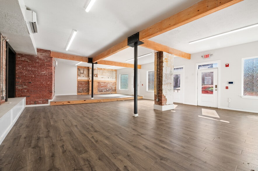 More Photos Of 200-208 E Eighth Ave, Munhall Freestanding For Sale