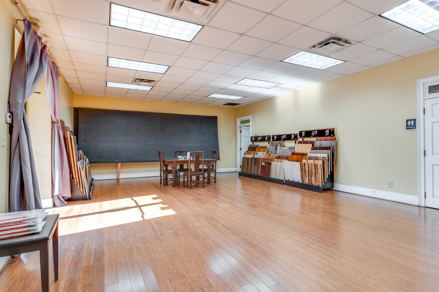 More Photos Of 520 Lovers Lane Rd, Calhoun Warehouse For Sale