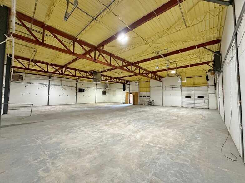 More Photos Of 1210 NW 4th St, Oklahoma City Warehouse For Lease