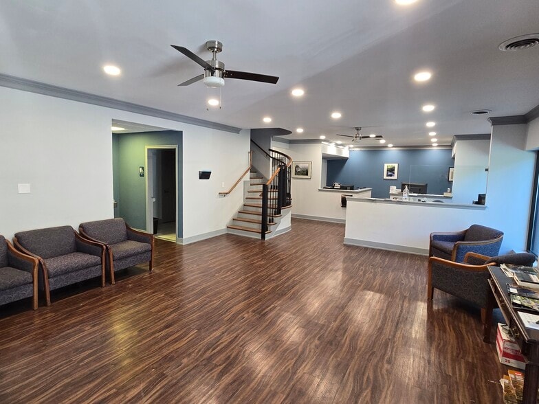 More Photos Of 670 Cambridge St, Fredericksburg Warehouse For Lease