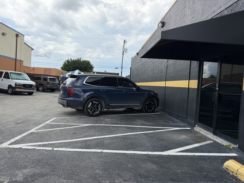 More Photos Of 2760 NW 36 St & 2825 NW 35 ST st, Miami Flex For Lease