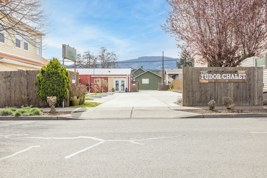 More Photos Of 111 W Bell St, Sequim Hotel For Sale