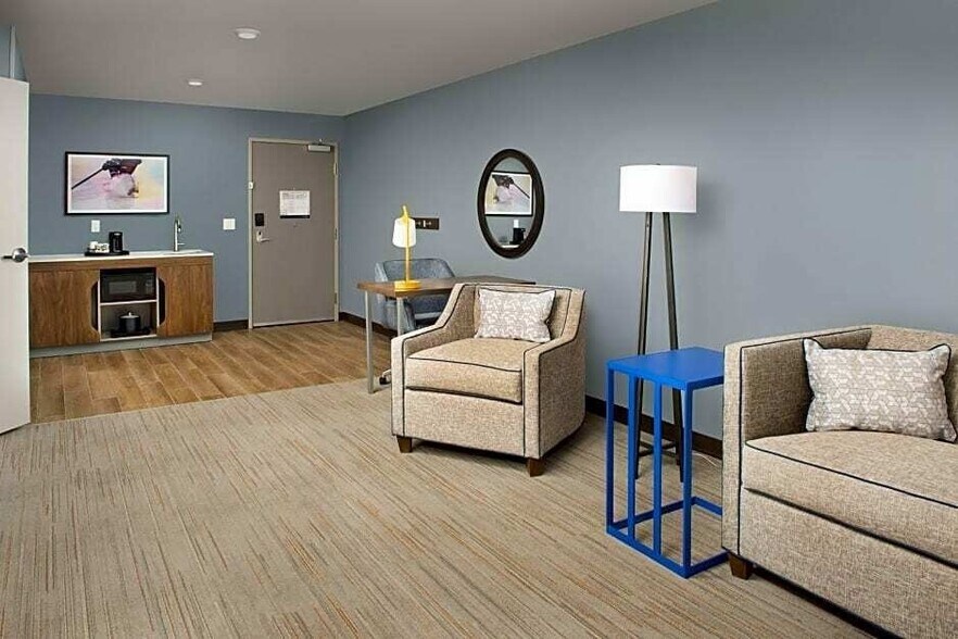 More Photos Of 109 N State Ave, Warroad Hotel For Sale