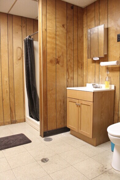 More Photos Of 994 Rhyne Rd, Clover Light Manufacturing For Sale