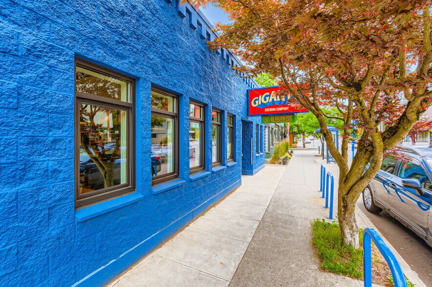 More Photos Of 4343 SE Hawthorne Blvd, Portland Restaurant For Sale
