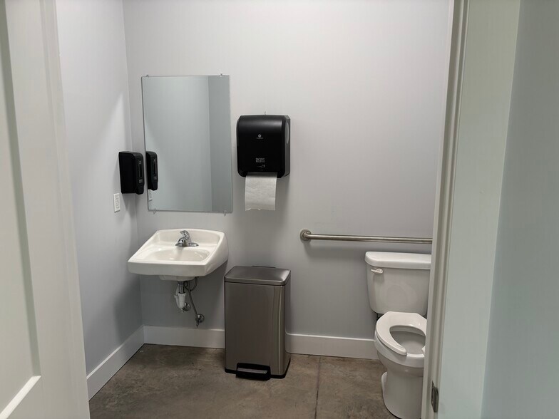 More Photos Of 1201 S Main Street, Nicholasville Flex For Lease