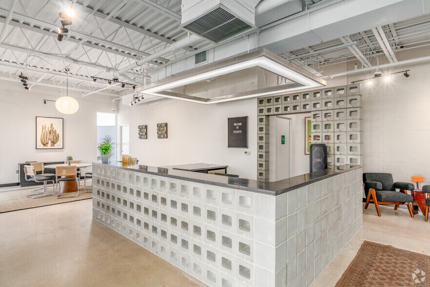 More Photos Of 900 Pressley Rd, Charlotte Warehouse For Lease