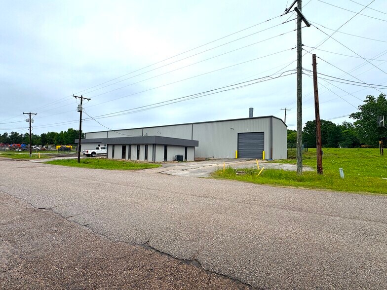 More Photos Of 6031 Fm 2767, Tyler Warehouse For Lease