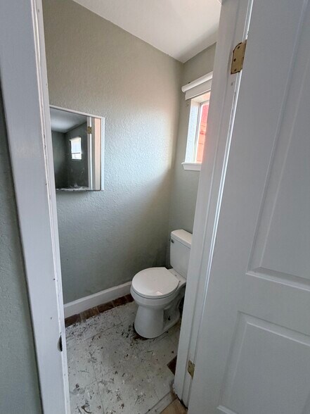 More Photos Of 620 Brazosport Blvd N, Clute Flex For Lease