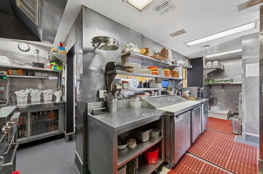 More Photos Of 1615 Bridgehampton, Sag Harbor Restaurant For Sale