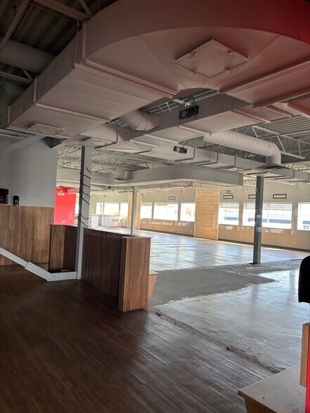 More Photos Of 2760-2794 Boul Jacques-Cartier E, Longueuil General Retail For Sale