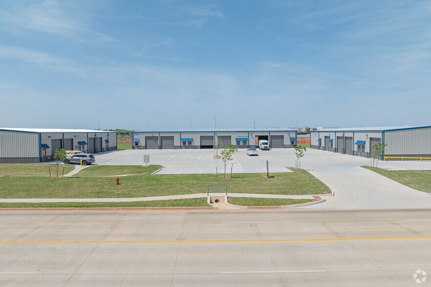 More Photos Of 9345 S Eastern Ave, Moore Warehouse For Lease