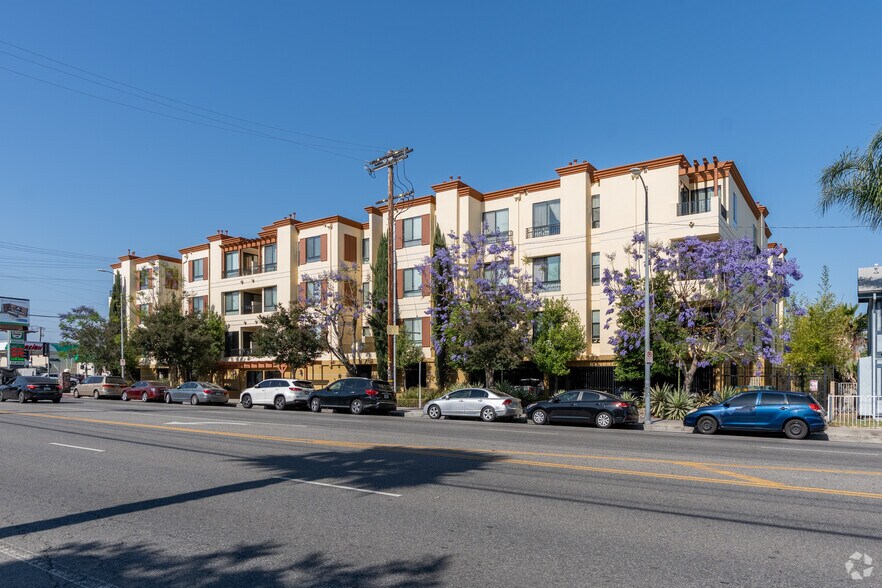 More Photos Of 6938-6950 Laurel Canyon Blvd, Los Angeles Apartments For Lease