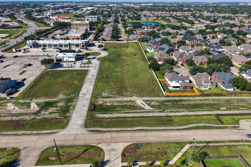 More Photos Of 9121 Broadway St, Pearland General Retail For Lease