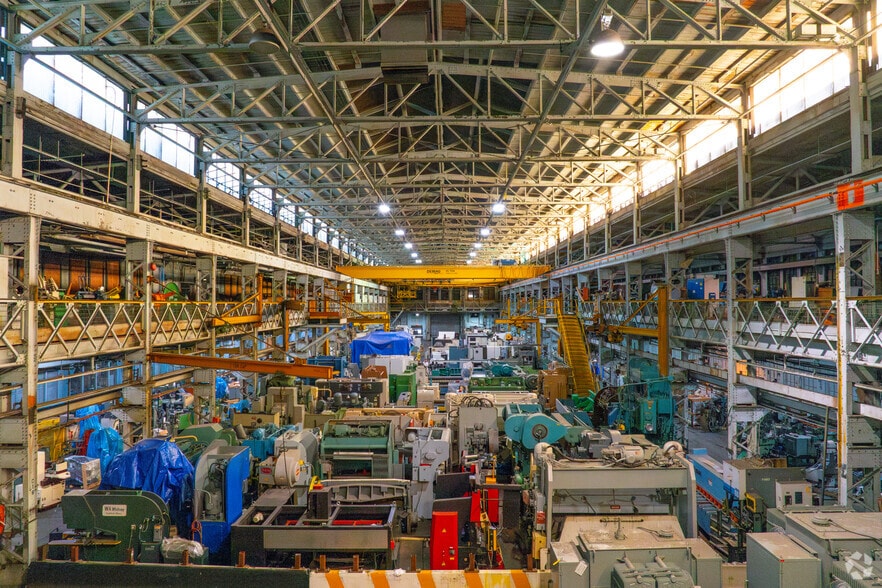 More Photos Of 500 Supor Blvd, Harrison Unknown For Lease