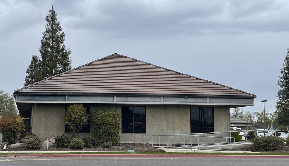 More Photos Of 609-611 N Akers St, Visalia Office For Lease