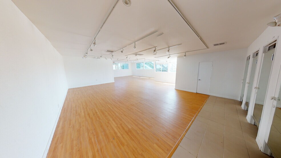 More Photos Of 2927 Bristol St, Costa Mesa Freestanding For Lease