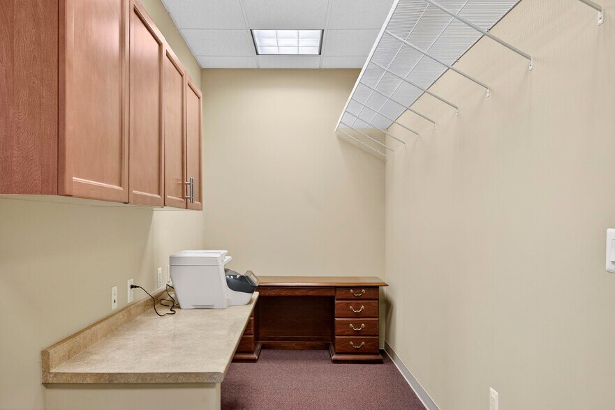 More Photos Of 46165 Westlake Dr, Sterling Medical For Sale