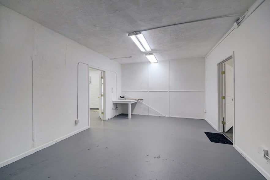 More Photos Of 905 W Main St, La Porte Warehouse For Sale
