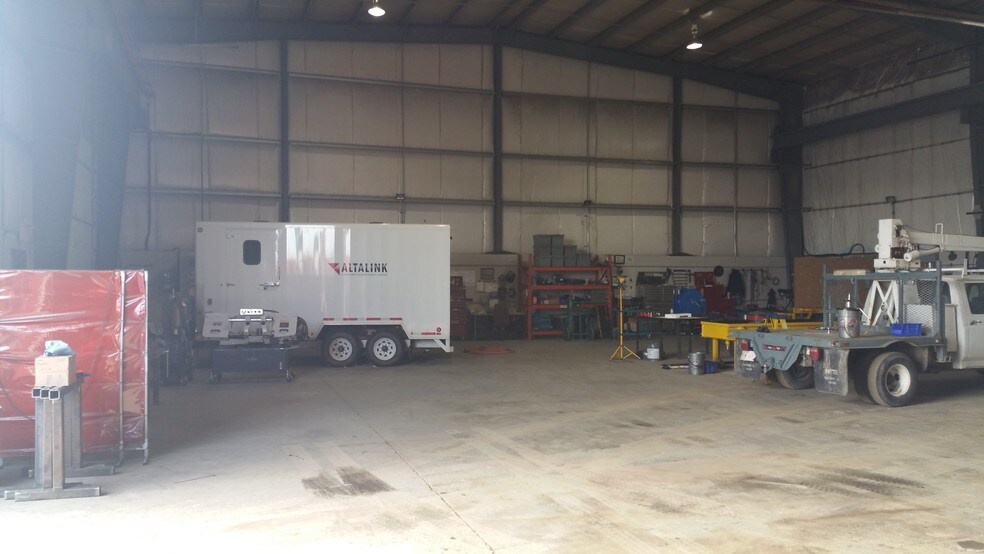 More Photos Of 9605 48th St SE, Calgary Service For Lease