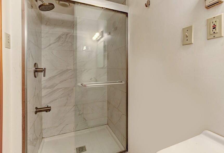 More Photos Of 3129-3135 Rue Saint-Antoine O, Westmount Apartments For Sale