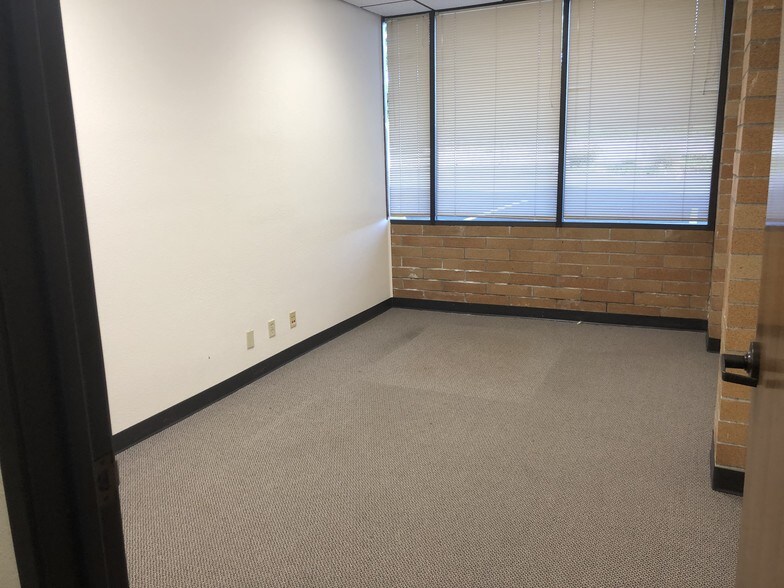 More Photos Of 1140-1144 Willagillespie Rd, Eugene Office For Sale