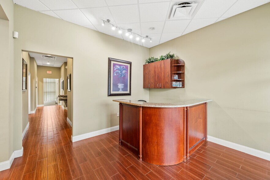 More Photos Of 11602 Lake Underhill Rd, Orlando Flex For Lease