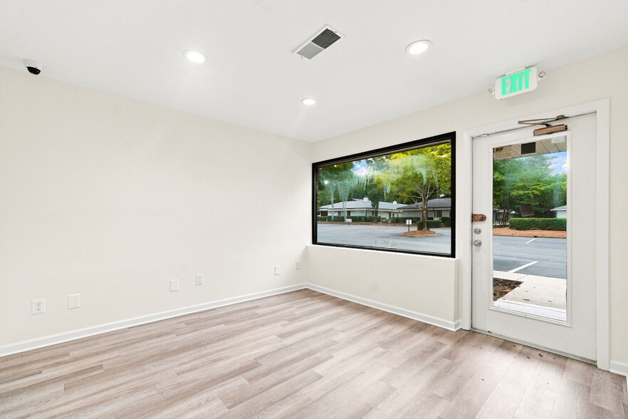 More Photos Of 600 Houze Way, Roswell Medical For Lease