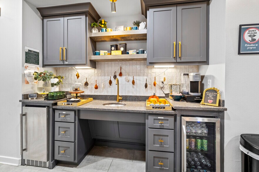 More Photos Of 4406 Judson Rd, Longview General Retail For Sale