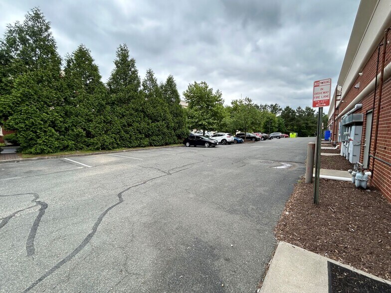 More Photos Of 1090 Virginia Center Pky, Glen Allen Unknown For Lease