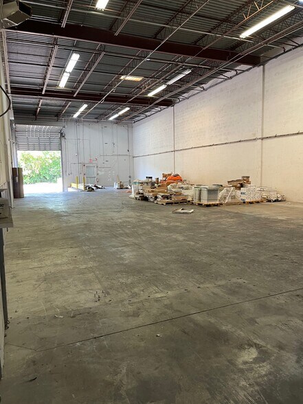 More Photos Of 3001-3017 Greene St, Hollywood Showroom For Lease