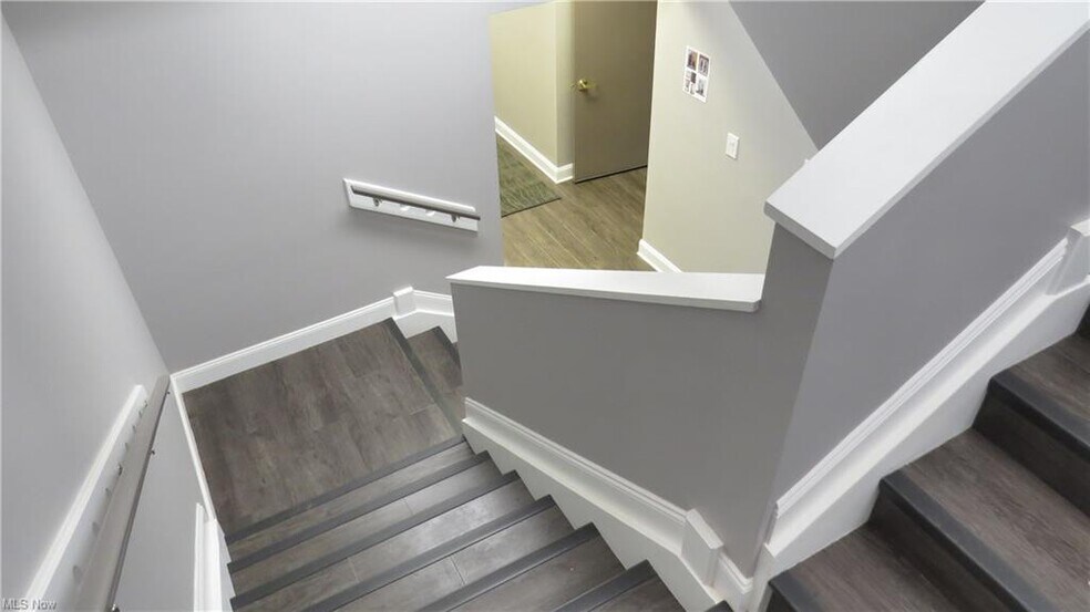 More Photos Of 15000 Madison Ave, Lakewood Office Residential For Lease