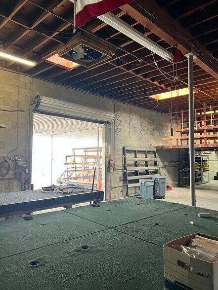 More Photos Of 702 W Anaheim St, Wilmington General Retail For Sale