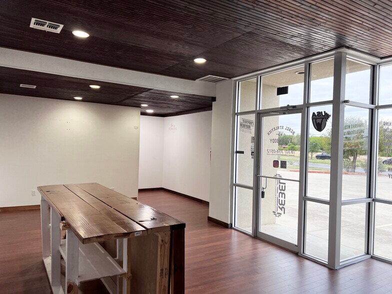 More Photos Of 4447 Thousand Oaks, San Antonio Freestanding For Sale