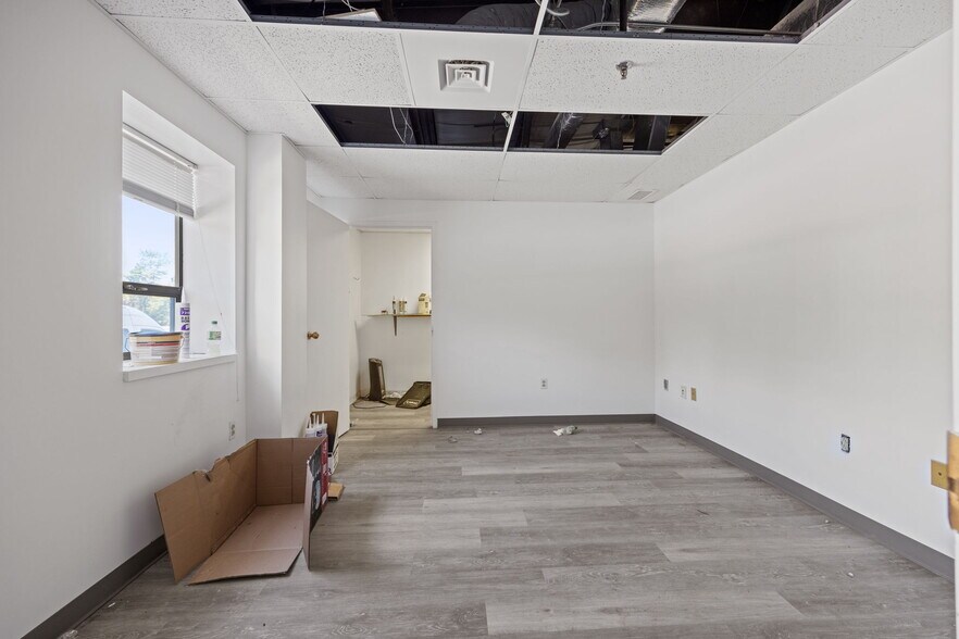 More Photos Of 2000 S Delphine Ave, Lyndhurst Warehouse For Lease