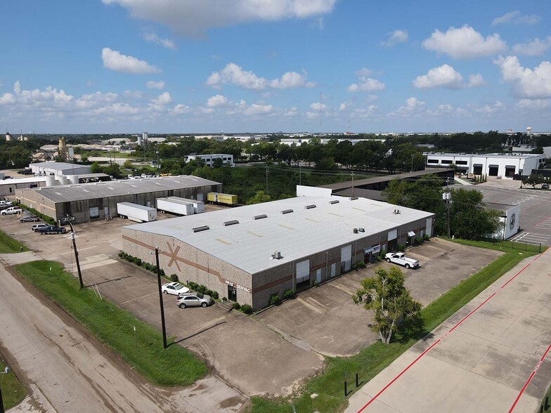 More Photos Of 1560 Industrial Dr, Missouri City Warehouse For Lease