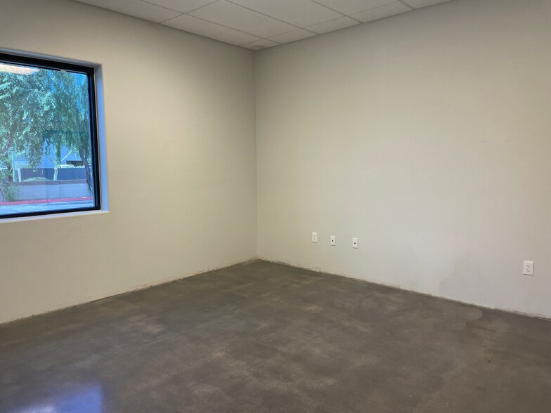 More Photos Of 2942 N Greenfield Rd, Mesa Service For Sale