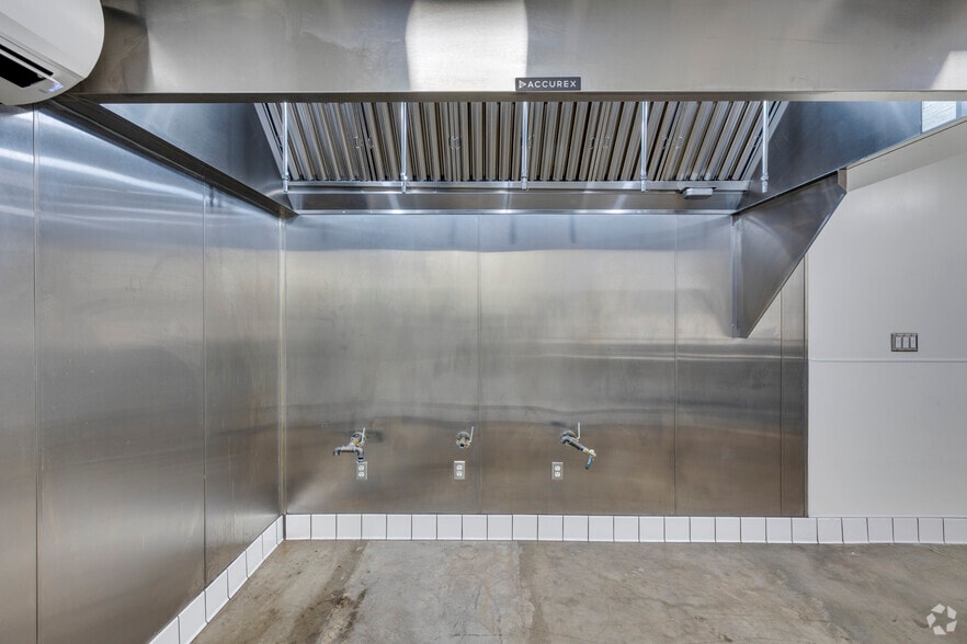 More Photos Of 720 W Highland Ave, Phoenix Food Processing For Lease