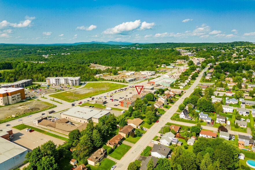 More Photos Of 2140 St King E, Sherbrooke General Retail For Lease