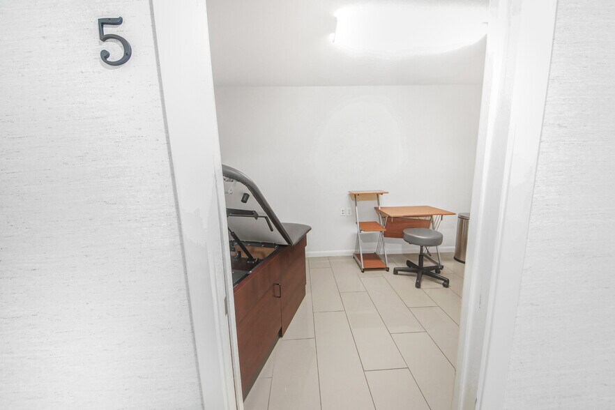 More Photos Of 7030 Bretshire Dr, Houston Medical For Sale
