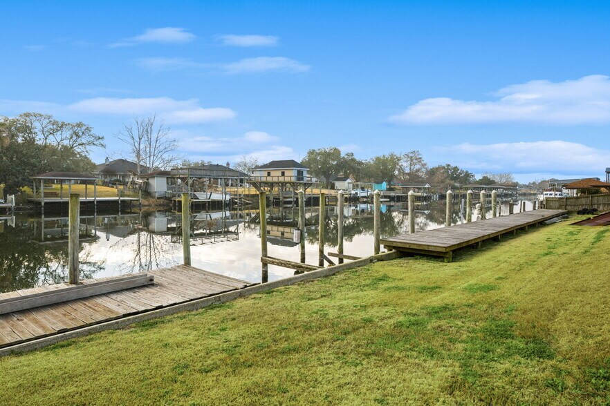 More Photos Of 4632 Pontchartrain Dr, Slidell Flex For Sale