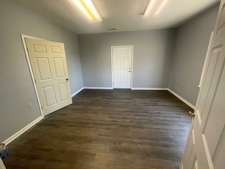 More Photos Of 102 Annjo Ct, Forest Office For Lease
