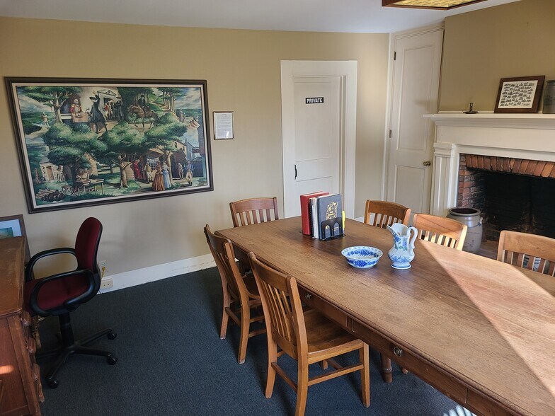 More Photos Of 555 E Main St, Somerset Flex For Sale